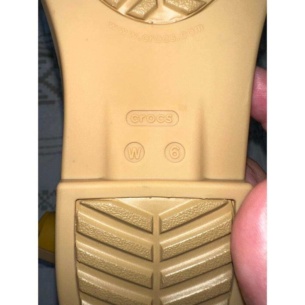 Crocs Women’s W6 Yellow Strappy Thong Sandals Comfort Lightweight Summer - Picture 6 of 6